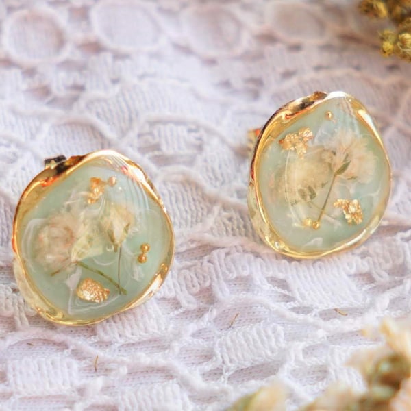 Gypsophila Gold Resin Earrings With Real dried flowers Pierced Stud Earrings Handmade Jewelry Simple earrings