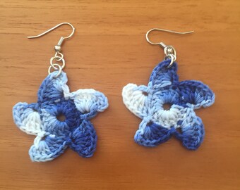 Handmade S-shaped white earrings with SimonettaDesign crochet