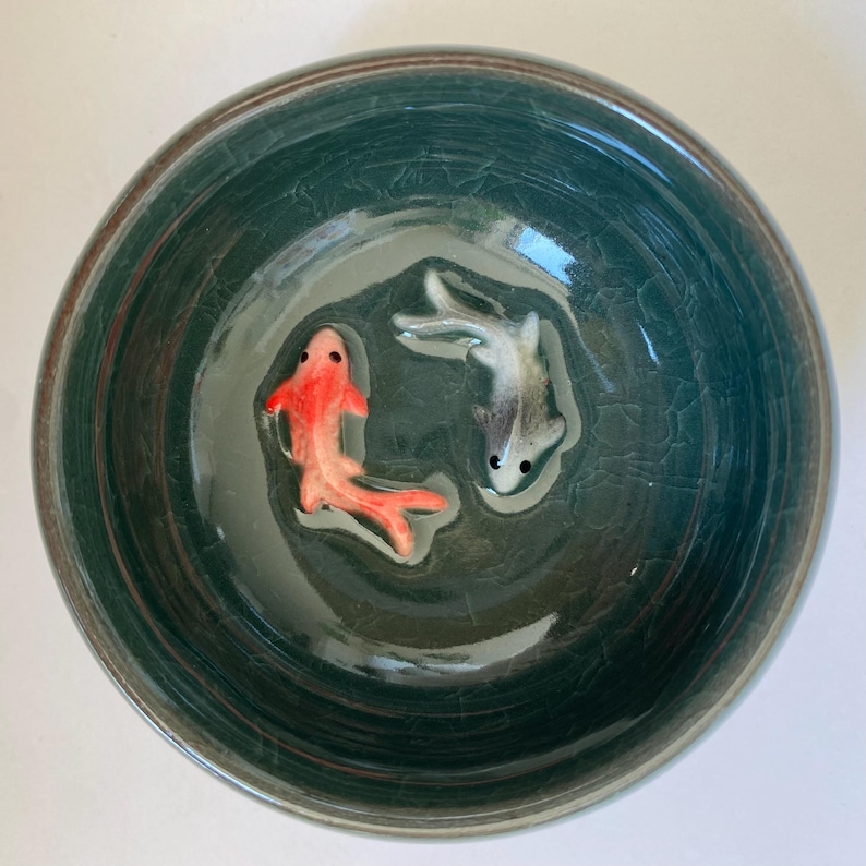 Bol de cerámica con diseño de pez koi y acabado craquelado para mojar – Plato de sushi Forest Green