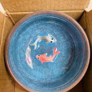 Cuenco para mojar peces koi con glaseado crujiente: el toque perfecto para las noches de sushi y la hora del té.