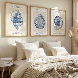Conjunto de 3 láminas artísticas vintage de conchas marinas azules, láminas de casas de playa, láminas de pared con temática oceánica, arte mural moderno, pósteres de conchas marinas azules y beige.