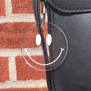 Porte-clés en acrylique à motif smiley, breloque transparente pour bracelet, accessoire en vinyle blanc