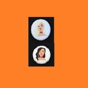 THE ORIGINAL FUNNY Decide Who Serves Blonde or Brunette Vibration Spinner Dampener Tennis Gift Two Sided Double Sided