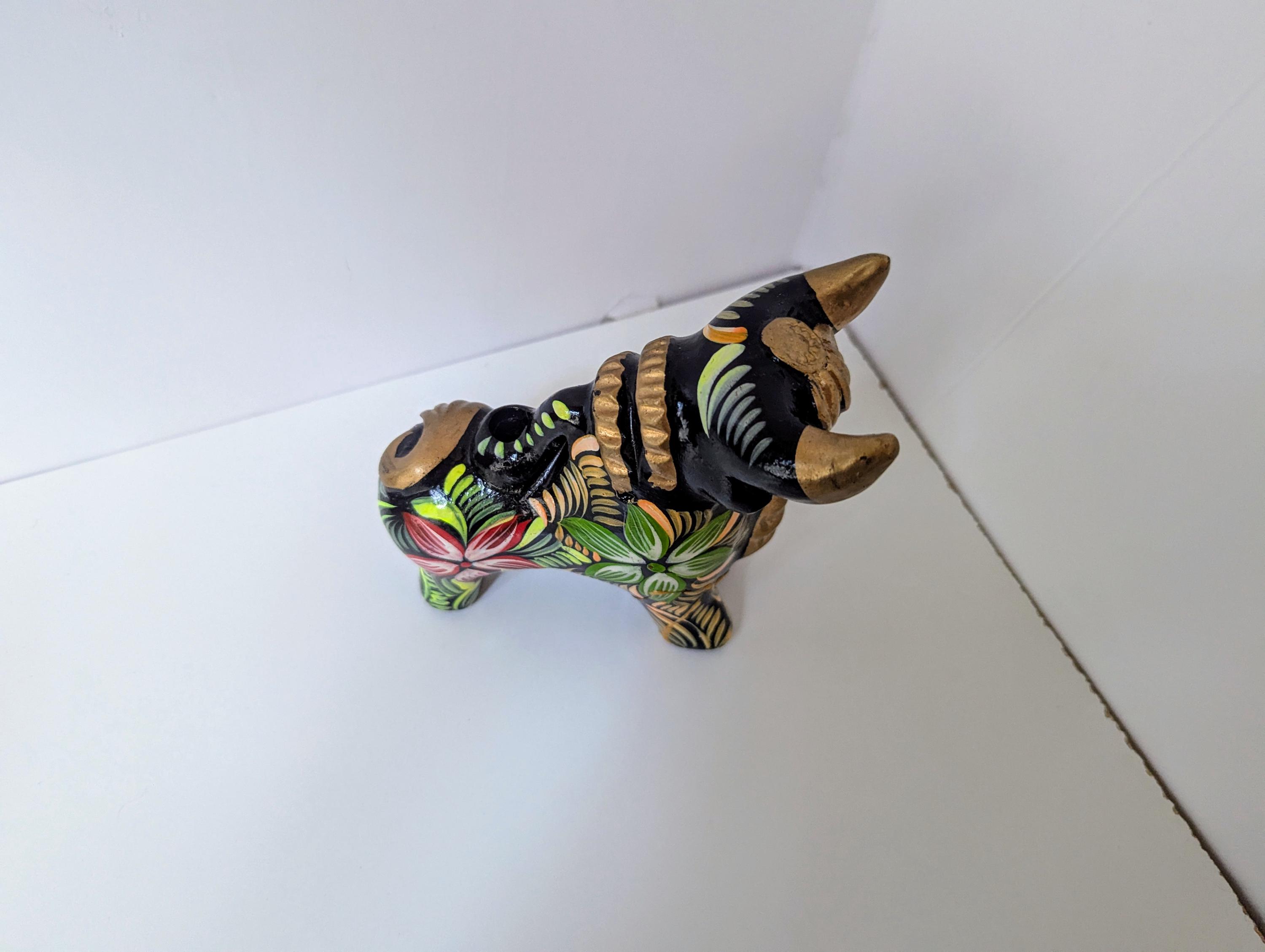 手描きの陶器製雄牛の置物（修復済み） - Etsy 日本