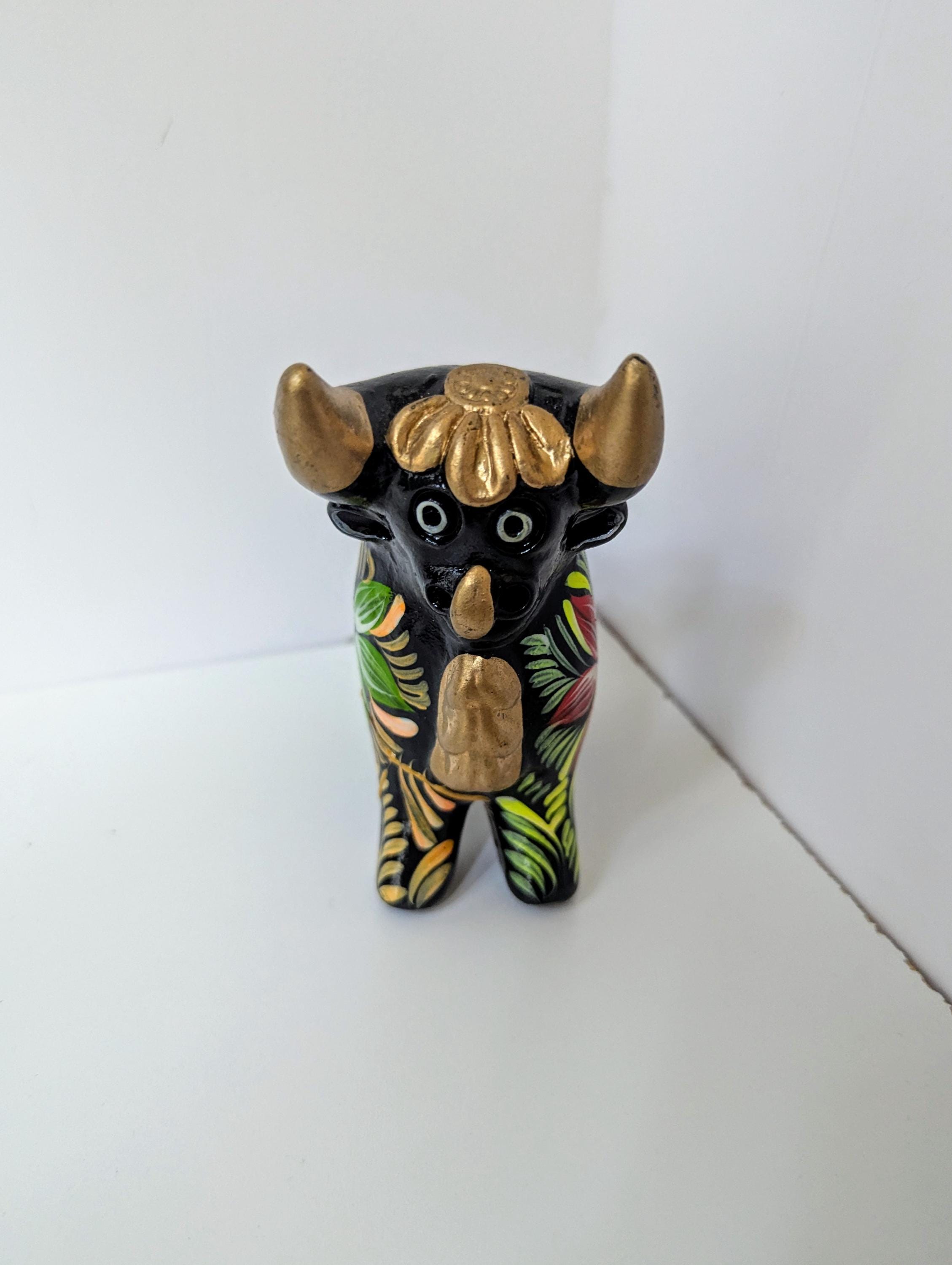 手描きの陶器製雄牛の置物（修復済み） - Etsy 日本