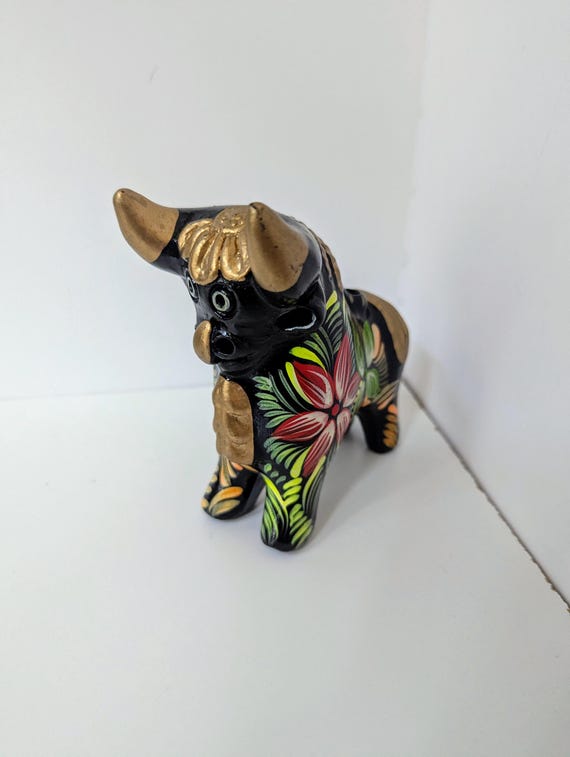 手描きの陶器製雄牛の置物（修復済み） - Etsy 日本