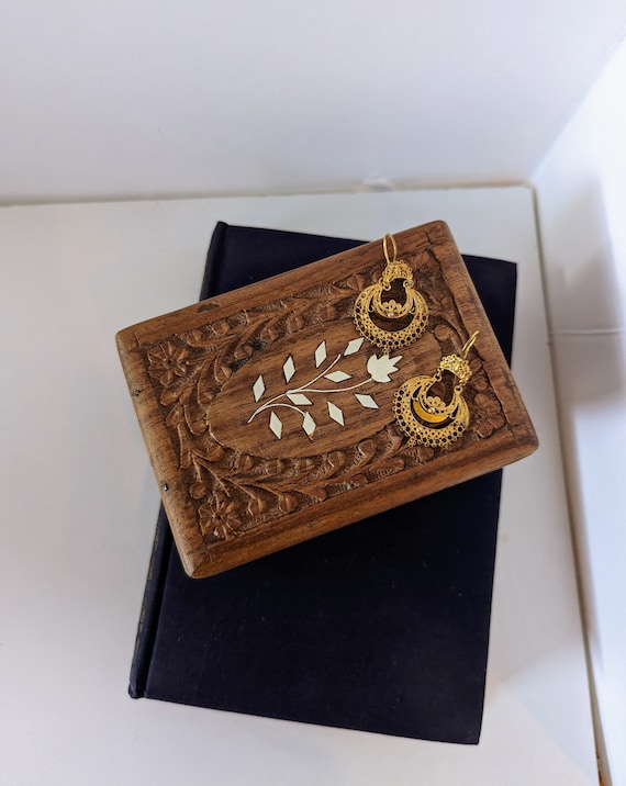 Hand Carved Wooden Jewelry/ Trinket Box with Inla… - image 1