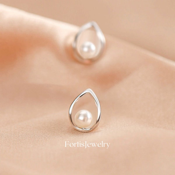 Pearl and Gold Teardrop Studs main image 0