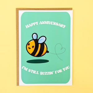 Happy Anniversary I’m Still Buzzin' for You Card // Cute Bumblebee Anniversary Greeting Card for Wife Husband Girlfriend Boyfriend Partner