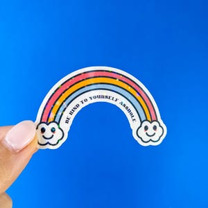 Soyez gentil avec vous-même Autocollant en vinyle trou du cul//Autocollant drôle arc-en-ciel découpé pour bouteille d'eau carnet de notes pour ordinateur portable