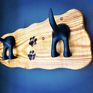 Leinenplatz wardrobe for dog leash dog collar upcycling old wood