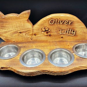 Kattenvoerstation met stang voor katten inclusief 4 bakjes van elk 200 ml