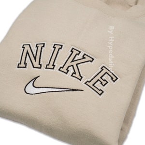 nike beige crew neck sweatshirt