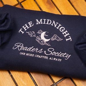 Late Night Readers Club Besticktes Sweatshirt, Buch-Liebhaber-Geschenk, Gemütlicher Lese-Crewneck, Bücherwurm Hoodie, Booktok Merch, Buchclub-Shirt