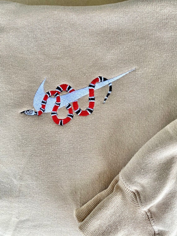 gucci embroidered sweatshirt