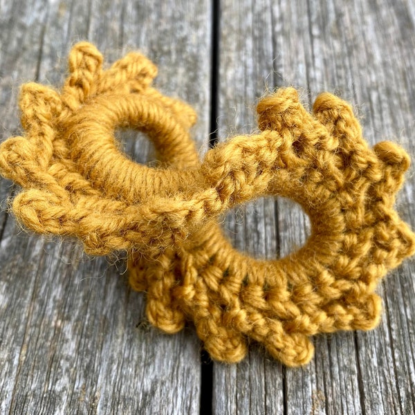 Simple knitting pattern, knit scrunchie pattern, handmade sunflower scrunchie, mustard wool scrunchie, knitted hair tie, easy PDF pattern