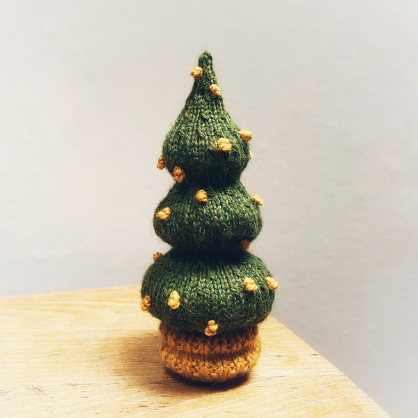 Knitted Christmas tree, Christmas knitting pattern, Christmas tree pattern, simple Christmas tree, Christmas decoration