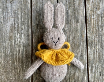 Easter Bunny knitting pattern, knitted Bunny pattern, Easter basket filler, knitted Bunny toy