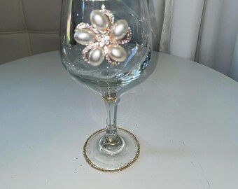 Gold Trim Wine Glass with Pearl Flower