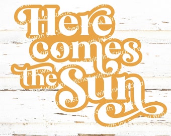 Ecco che arriva il sole SVG, Retro Svg, Sunshine Svg, Sun Svg, Ecco che arriva il sole Png, Sunshine Png, Summertime Svg, Retro Font, Summer Svg