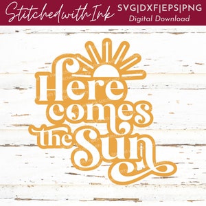 Hier komt de zon SVG, Retro Svg, Sunshine Svg, Sun Svg, Hier komt de zon Png, Sunshine Png, Zomer Svg, Retro Font, Summer Svg