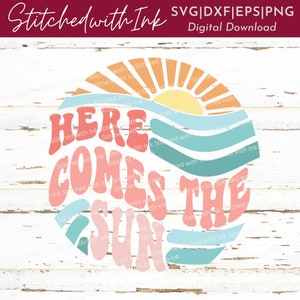 Hier komt de zon SVG, Retro Svg, Sunshine Svg, Sun Svg, Hier komt de zon Png, Sunshine Png, Zomer Svg, Retro Font, Summer Svg
