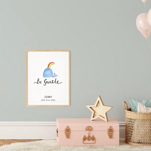 Personlig inspirerande väggkonst med "Var snäll"-motiv - Från Ruby och Rafe - Nyföddpresent - Barnrumsinredning