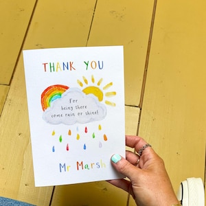 Merci au professeur d'avoir été là - Carte personnalisée de maternelle pour aide-enseignant avec arc-en-ciel