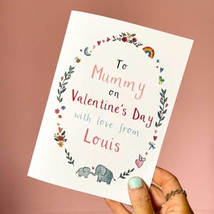 Cartão personalizado de Dia dos Namorados com coroa de flores para a mamãe, do seu filho(a).