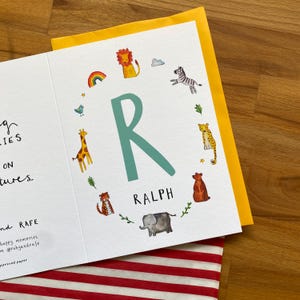 Cartão de aniversário personalizado com iniciais do alfabeto e nome para bebês e crianças pequenas
