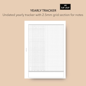 Può includere: Un planner annuale stampabile in bianco e nero con una sezione di griglia da 2,5 mm per appunti. Il planner è non datato e misura 14,7 cm per 21,1 cm. È etichettato come "A5" e "PLANNER ANNUALE".