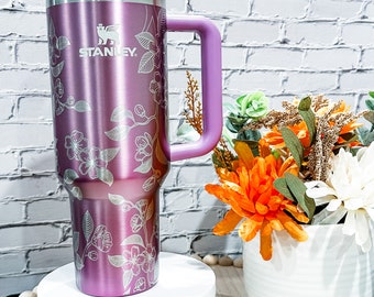 Vaso de 40 oz con marca grabada y envoltura completa con flor de cerezo / Vaso de 40 oz con marca grabada / Vaso con grabado floral