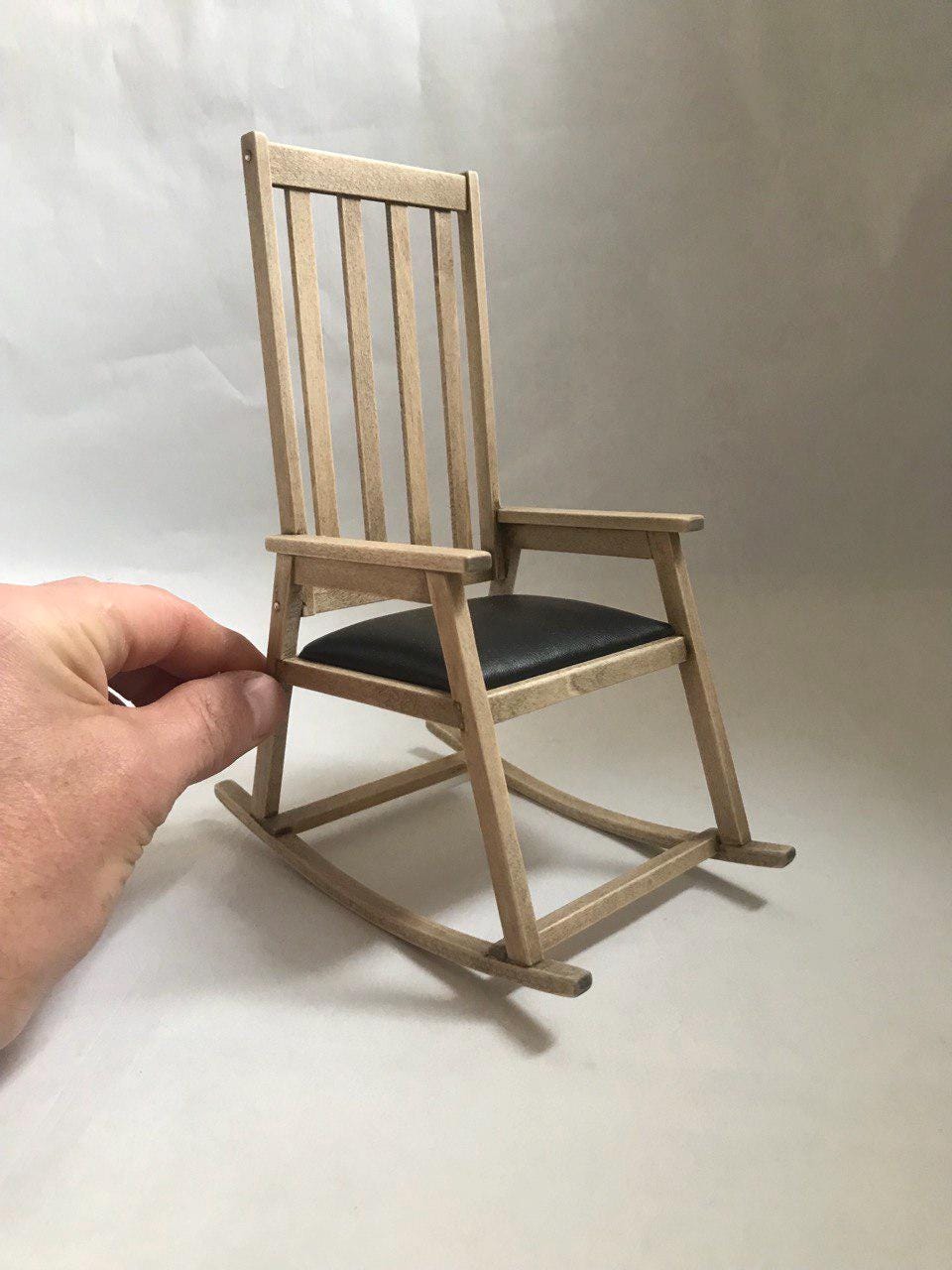 1:6スケール ミニチュア木製ロッキングチェア - ドールハウス用家具