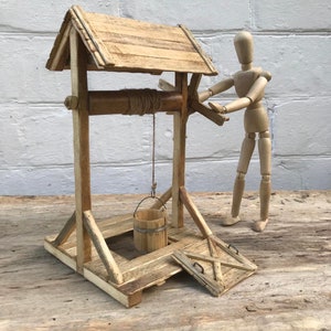 中世の井戸、中世のミニチュア、スケール 1:6