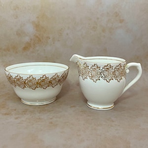 Vintage Stanley gold pattern milk jug and sugar bowl elegantly gift wrapped & gift boxed. Vintage gift. Tea set. Bone china.