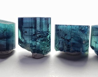 Cristales de turmalina indicolita, espécimen de piedra preciosa en bruto, mina de Afganistán (17,1 quilates)