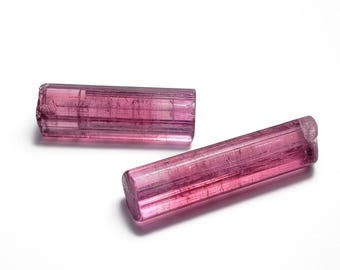 Cristales de turmalina de color rosa púrpura, de una mina de Afganistán, turmalina en bruto / 8,1 quilates