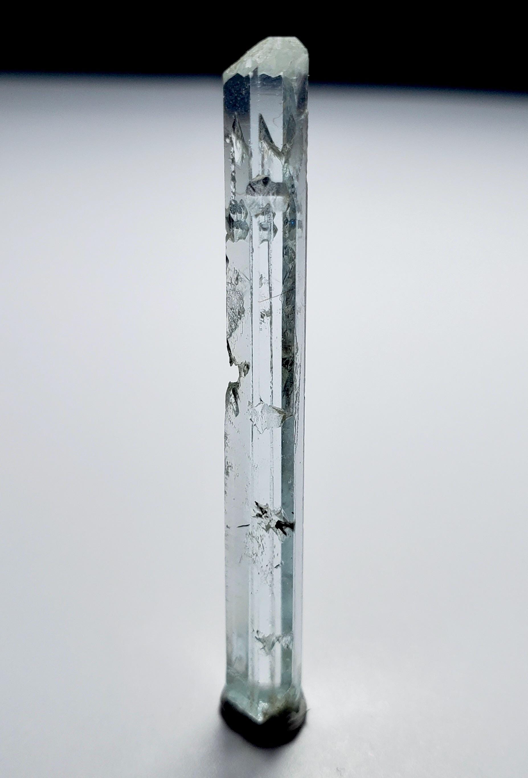 アクアマリンクリスタルナチュラルエッチング、スカルドゥ鉱山産