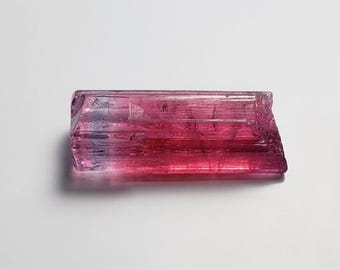 Natürlicher Bi Color Turmalin Kristall, Roher Turmalin aus der Afghanistan Paprok Mine / 4.6 Karat