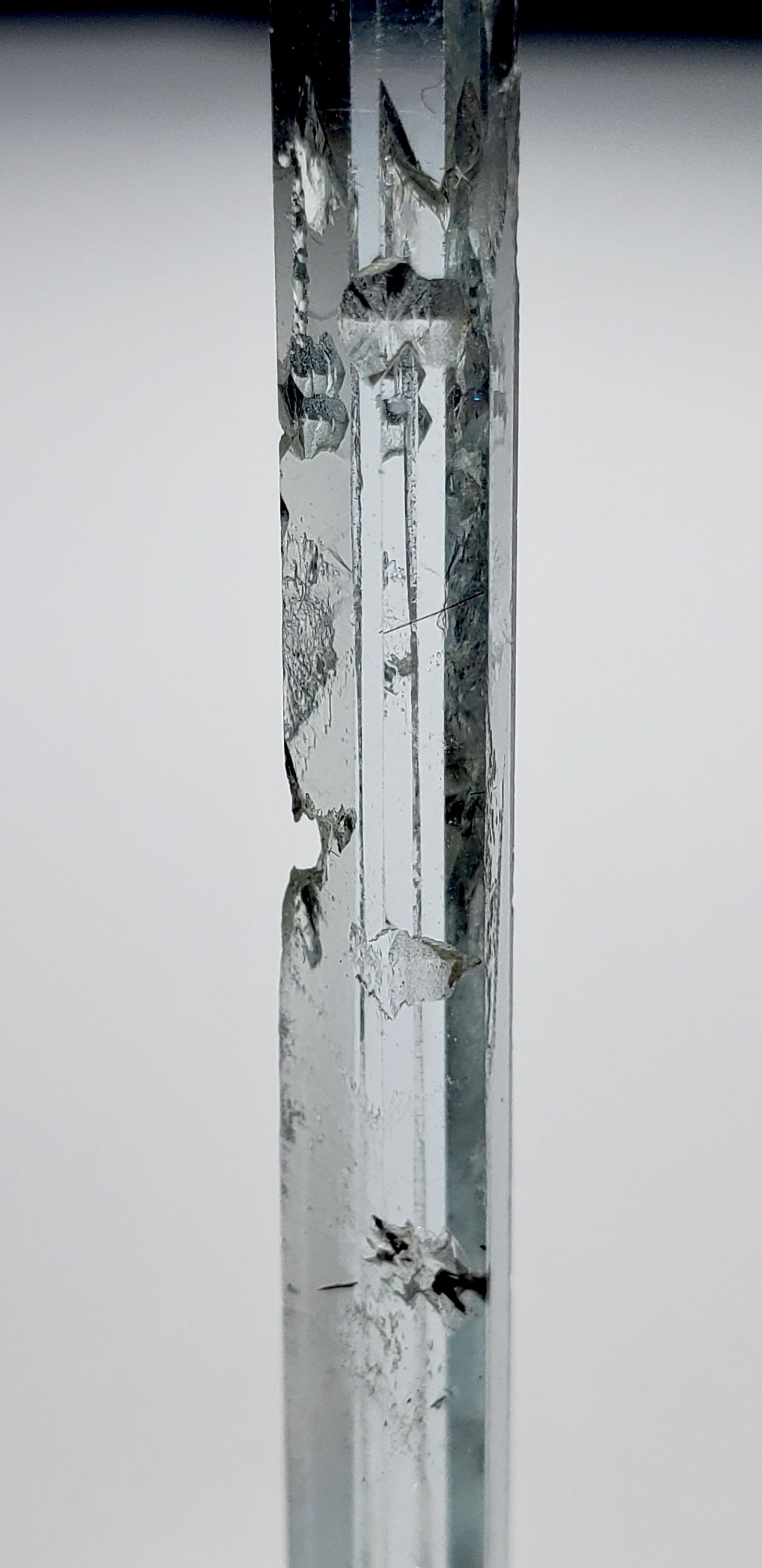 アクアマリンクリスタルナチュラルエッチング、スカルドゥ鉱山産