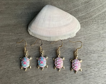 Turtle earrings,Dangle earrings,Beach earrings,Novelty earrings,Summer earrings,Turtle lovers,Gift for her,Sea turtles.