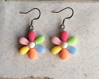 Daisy earrings,Rainbow daisy earrings,Flower earrings,Hippie earrings,Pride earrings,Boho floral earrings,Pride daisy earrings,Flower power