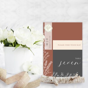 Numero del tavolo nuziale "Here Comes The Bride", nome, Kraft, moderno, elegante, arancione bruciato, floreale, rustico, foglie, su misura, cancelleria