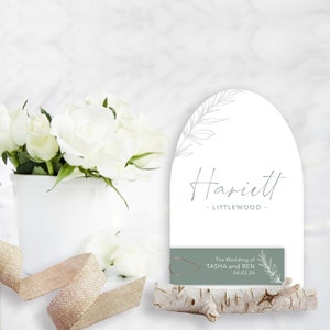 Tarjeta de nombre de boda de novia bohemia: tarjeta de lugar, rústica, floral, contorno, verde salvia, a medida, arco