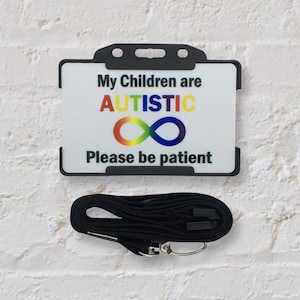 Concientización sobre el autismo: Tarjeta de identificación y cordón de concienciación sobre el autismo "Mis hijos son autistas"