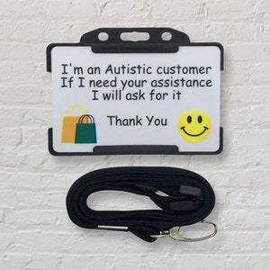 Tengo una tarjeta de identificación de discapacidad oculta y un cordón para concienciar al cliente/comprador sobre autismo