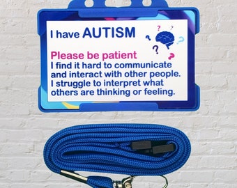 Puede incluir: Lanyard azul con un porta-tarjetas de identificación de plástico azul. La tarjeta tiene un fondo blanco con el texto "Tengo AUTISMO. Por favor, ten paciencia. Me cuesta comunicar e interactuar con otras personas. Me cuesta interpretar lo que los demás piensan o sienten." La tarjeta también tiene un cerebro rosa con signos de interrogación alrededor.