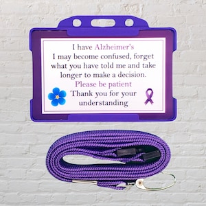 Tengo una tarjeta de identificación y un cordón para concienciar sobre la discapacidad de Alzheimer