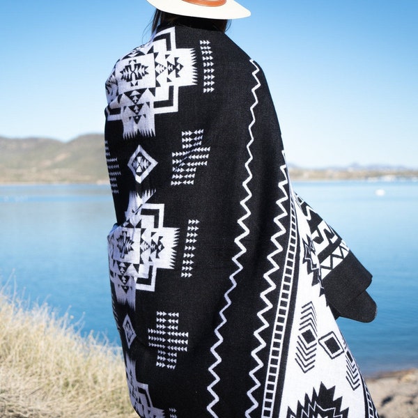 Alpaca Wool Blanket from Ecuador | Ultra-soft blankets | Camping Blanket | Black & White Blanket | Queen Blanket | BLACK AND WHITE