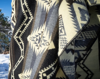 Manta artesanal de lana de alpaca – Tamaño Queen, Manta y Bebé / Hecha a mano en Ecuador / Manta reversible estilo boho del suroeste, suave y sostenible